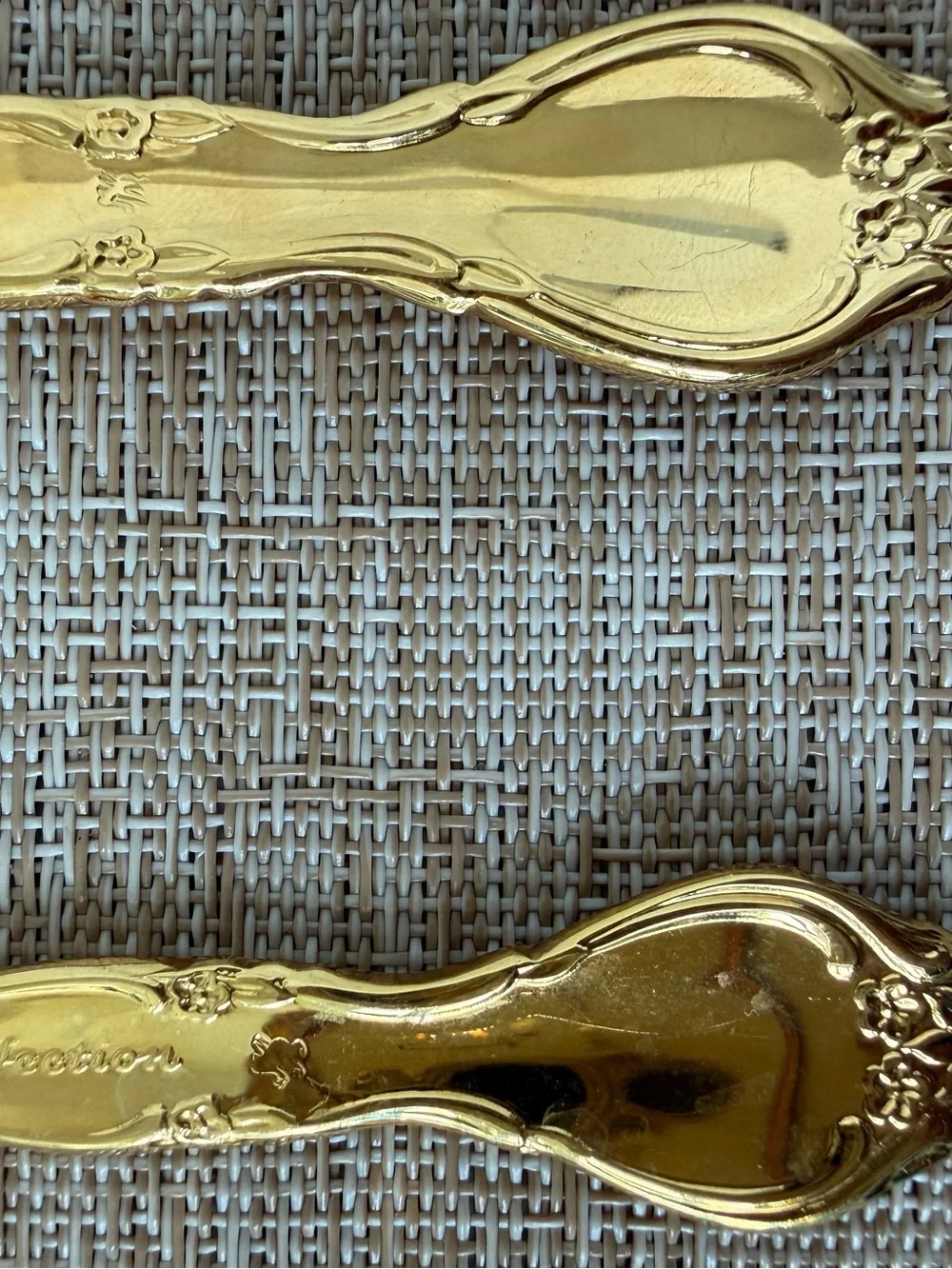 GOLDEN AFFECTION by Oneida - 5 Piece Place Setting - Electroplated